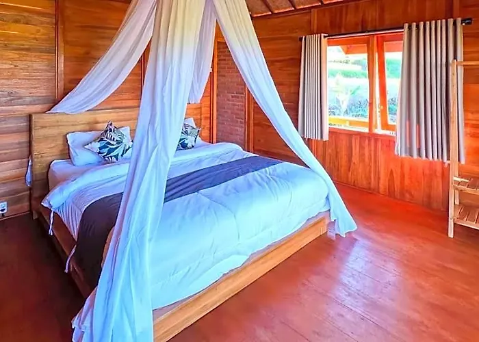 ホステル Kubu Sambangan Bali